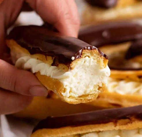 Bombas recheadas com creme suave de amêndoas