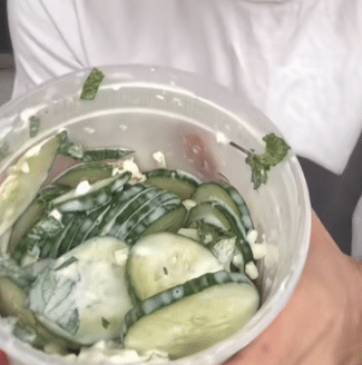 Salada de pepino que viralizou na internet