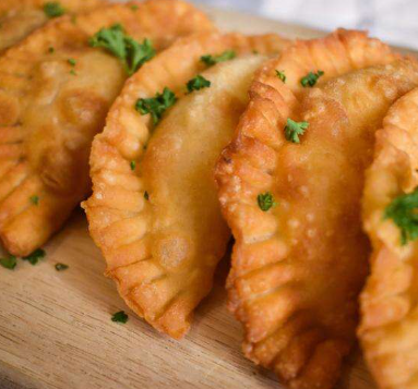 Pastel de Carne: Crocância, sabor e tradição