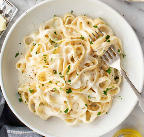 Fettuccine Alfredo original: Uma explosão de cremosidade e sabor!