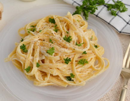 Fettuccine Alfredo original: Uma explosão de cremosidade e sabor!