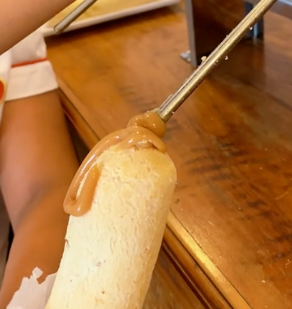 Churros de pão de queijo recheado que viralizou na internet